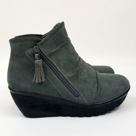 skechers suede wedge boots